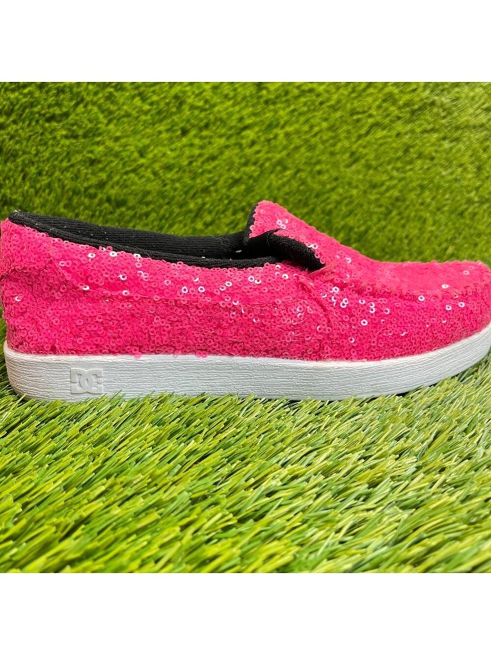 DC Villain LE Womens Size 8 Pink White Casual Walking Comfort Slip On Shoes